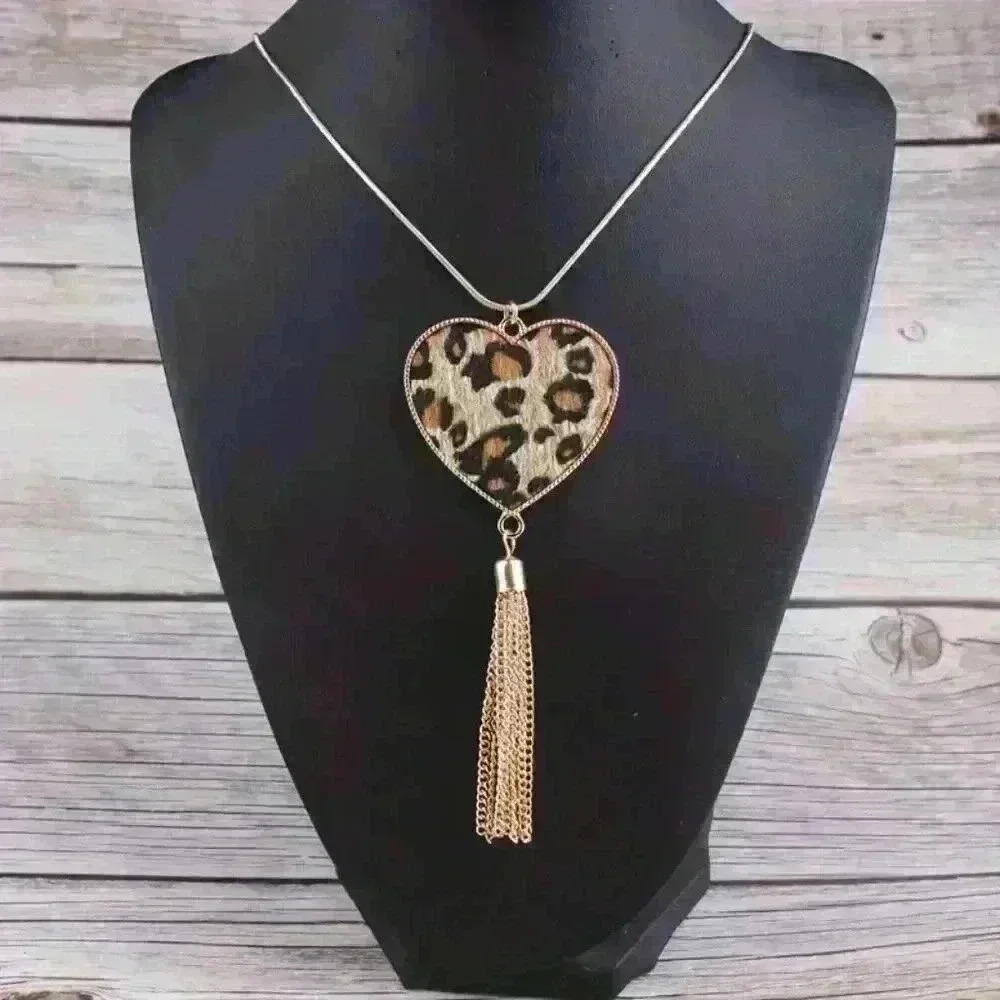 Leopard Heart Necklace - Picture 2 of 3